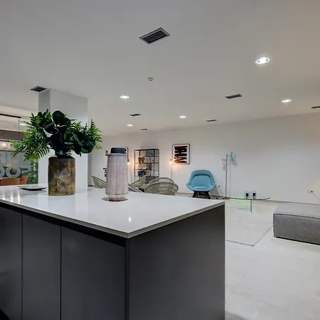 Modern Highend Oasis W/sea Views *