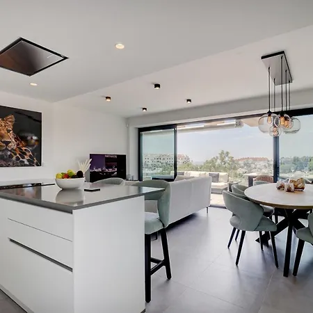 Апартаменты Modern Highend Oasis W/sea Views